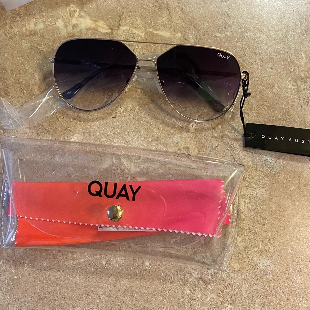 QUAY Hold Please black smoke fade